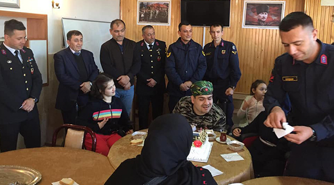 ÖZEL İNSANLAR ASKERLERE MORAL VERDİ