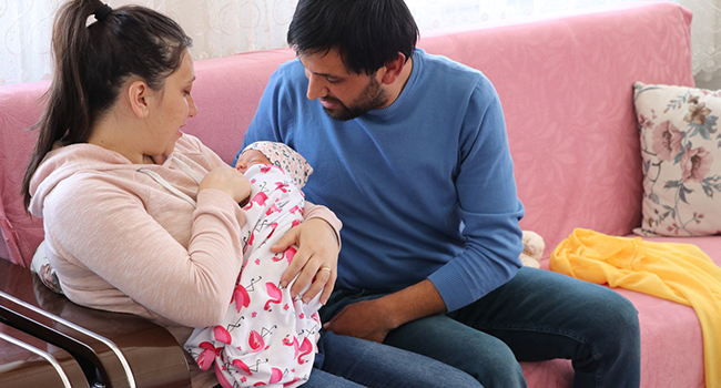 DEPREME DOĞUMDA YAKALANMIŞTI