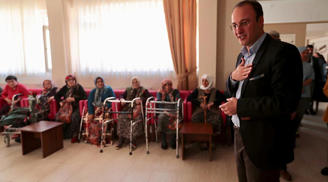 Örki Huzurevi’ndeki Anneleri Ziyaret Etti