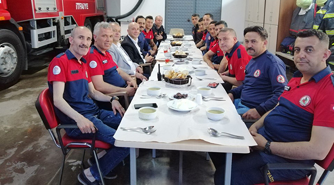 Başkan Özbaş, İtfaiye Erleriyle İftar Yaptı