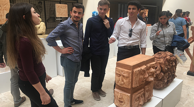 PAÜ Eğitim Fakültesi’nde 19 Mayıs Kutlamaları Karma Heykel Sergisi ile Başladı