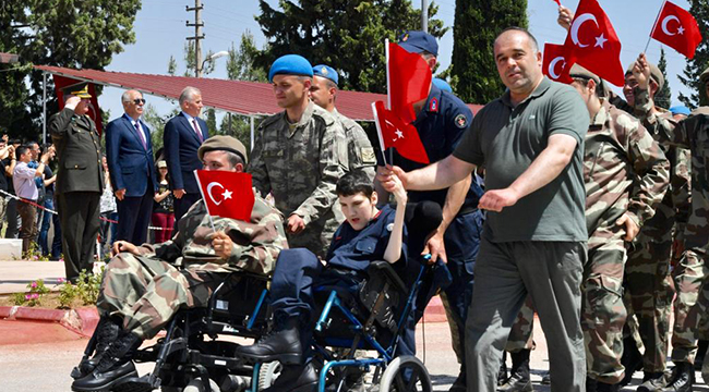 Engelli Bireyler Yemin Ederek Asker Oldu