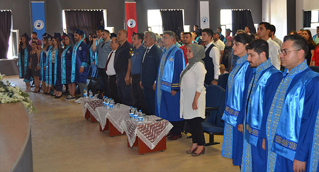 Bekilli Meslek Yüksekokulu Mezuniyetini Coşkuyla Kutladı