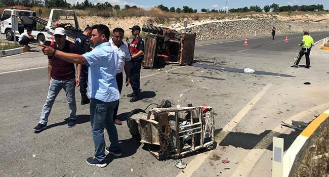 Çal’da Kaza Ucuz Atlatıldı:2 Yaralı