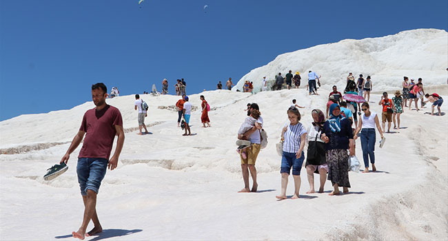 Pamukkale'yi 6 Günde 80 Bin Turist Gezdi