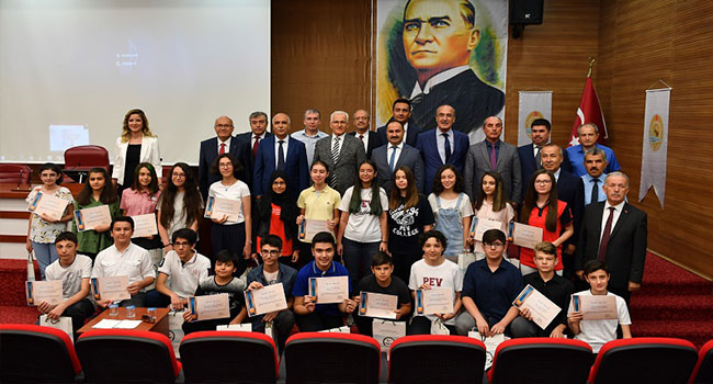 Vali Karahan LGS Birincilerini Ödüllendirdi