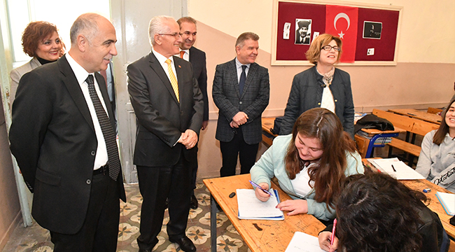 EĞİTİM TARİHİ MÜZESİNE EMEĞİ GEÇENLER ÖDÜLLENDİRİLDİ