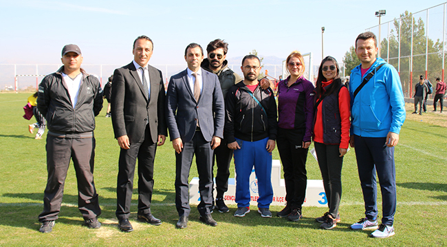 ÇAL'DA SPORCULAR ATA'YA SAYGI İÇİN KOŞTU