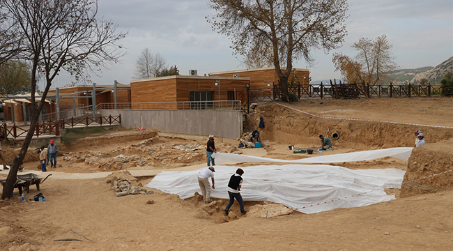 HİERAPOLİS’DE ÖLÜLERİN YAKILDIĞI ALAN BULUNDU