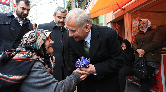 ZOLAN MANİ VE ÇİÇEKLERLE KARŞILANDI