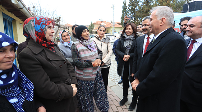 ZOLAN MANİ VE ÇİÇEKLERLE KARŞILANDI