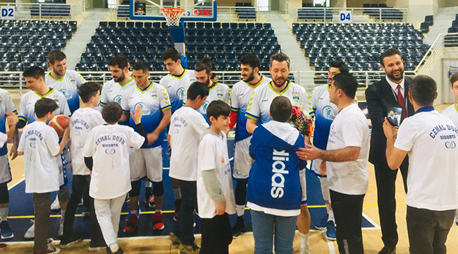 PAÜ SBF Öğrencileri Çocuklarla Dolu Dolu Bir Gün Geçirdi