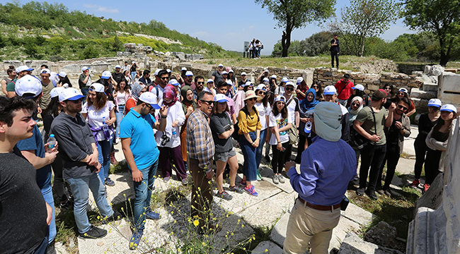 Rektör Bağ, Öğrencileri ile Stratonikeia’yı Gezdi