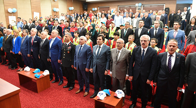 O Aracı Gören Dönüp Bir Daha Baktı