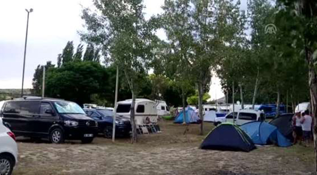 60 Karavanla Kamp Kurdular