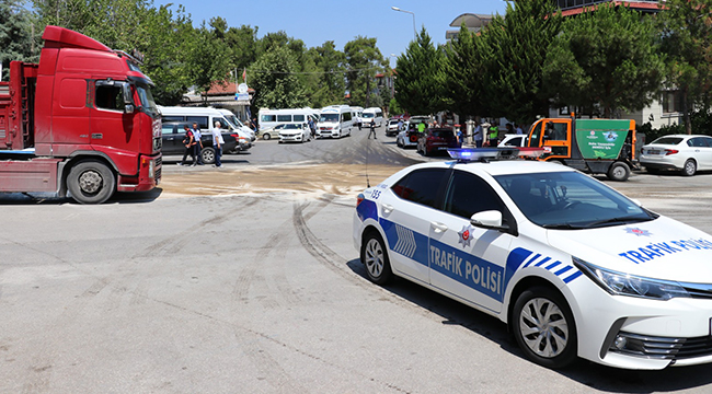 Yola Dökülen Akaryakıt Sürücülere Zor Anlar Yaşattı