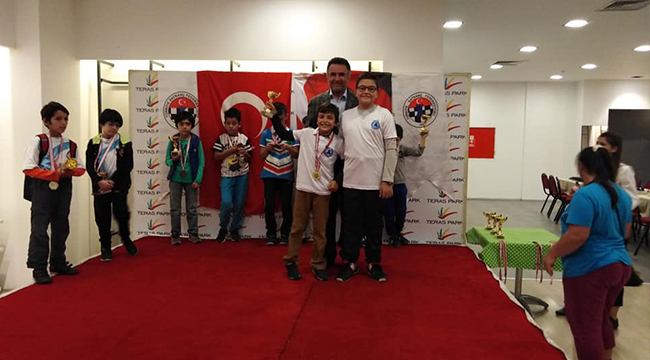 CUMHURİYET AŞKINA SATRANÇ