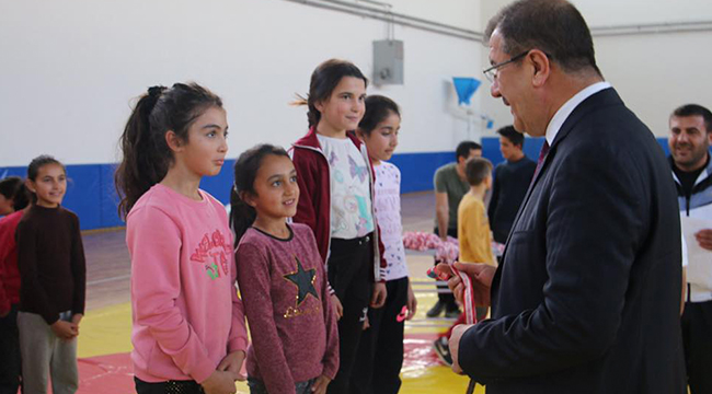 ÇİVRİL’DE KIZ GÜREŞ TAKIMI KURULDU