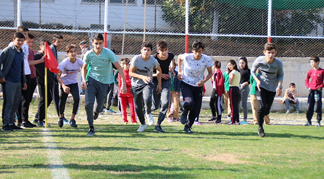 ÇAL'DA SPORCULAR ATA'YA SAYGI İÇİN KOŞTU