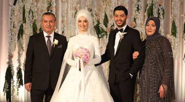 ESKİ BAŞKAN ÜSTEK OĞLUNU EVLENDİRDİ