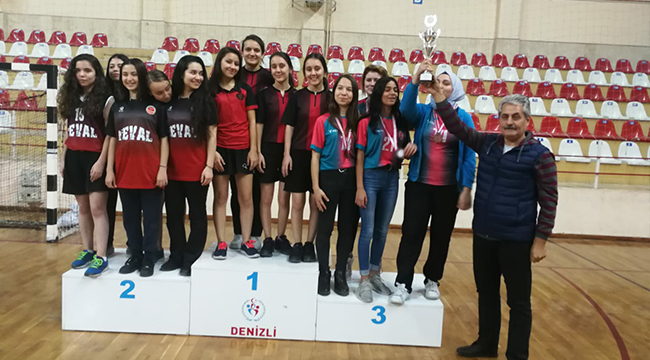 MASA TENİSİNDE ŞAMPİYONLAR BELLİ OLDU