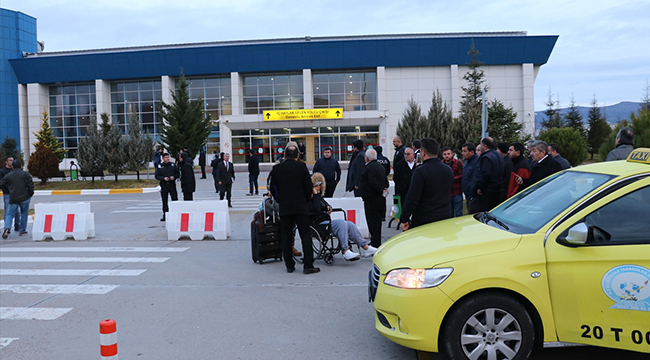 ÇARDAK’TA YOLCU İLE ÇIKIŞA İZİN YOK