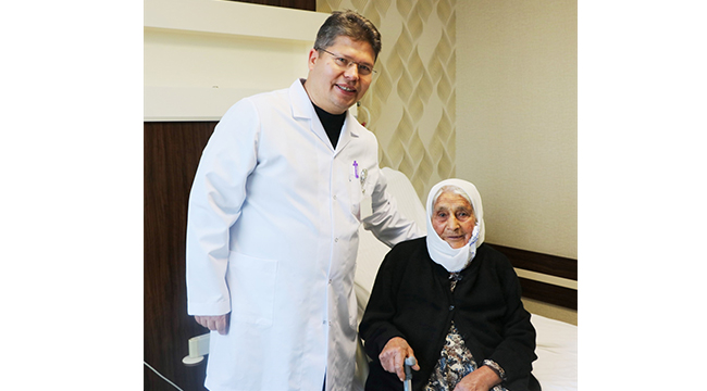 100 YAŞINDA AMELİYAT OLDU