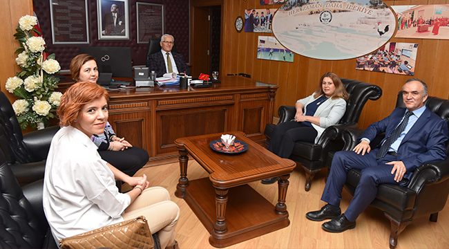 KÜÇÜLEN DÜNYADA BÜYÜYEN BİR HALKA OLMAK