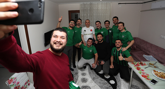 ZOLAN’DAN GENÇLERE DENİZLİSPOR FORMASI