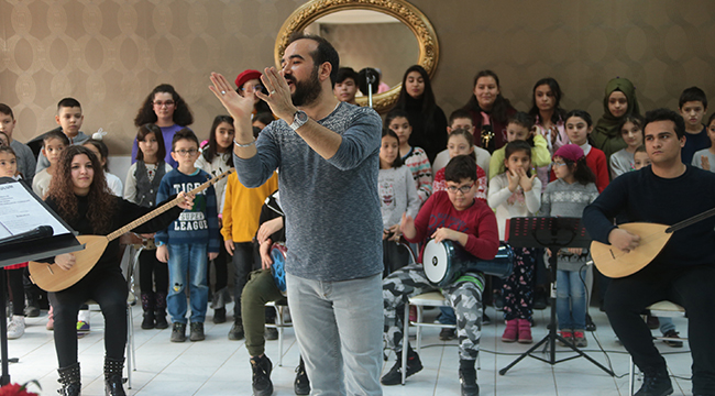 BÜYÜKŞEHİR ÇOCUK KOROSU'NDAN DUYARLI DAVRANIŞ