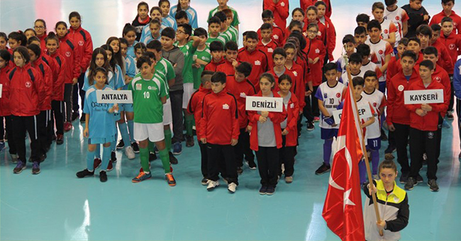 DENİZLİ HOKEY TAKIMI FİNAL BİLETİNİ KAPTI