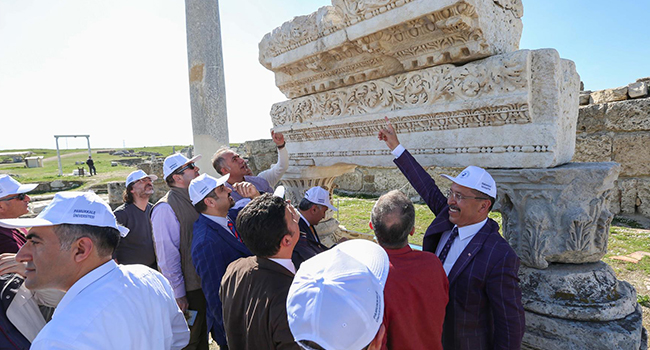PAÜ SENATOSU LAODİKEİA'YI GEZDİ
