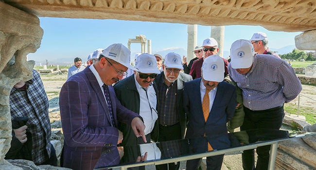 PAÜ SENATOSU LAODİKEİA'YI GEZDİ