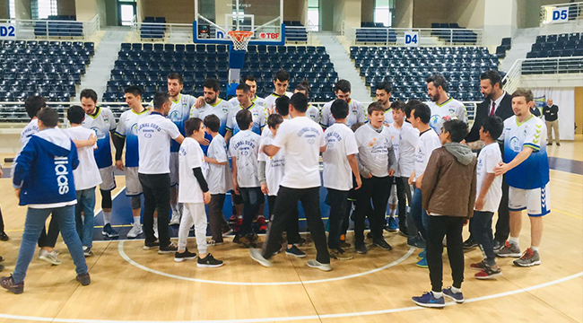 PAÜ SBF Öğrencileri Çocuklarla Dolu Dolu Bir Gün Geçirdi