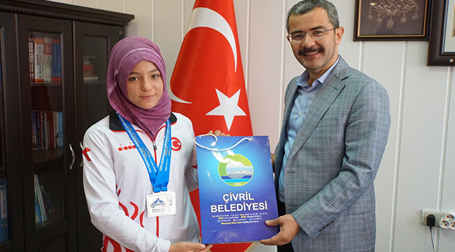 Çivril’de Milli Sporcular Coşkuyla Karşılandı