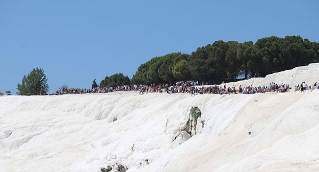 Pamukkale'yi 6 Günde 80 Bin Turist Gezdi