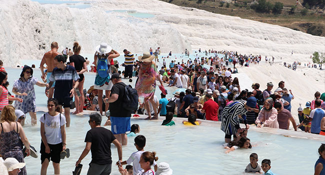 Pamukkale'yi 6 Günde 80 Bin Turist Gezdi