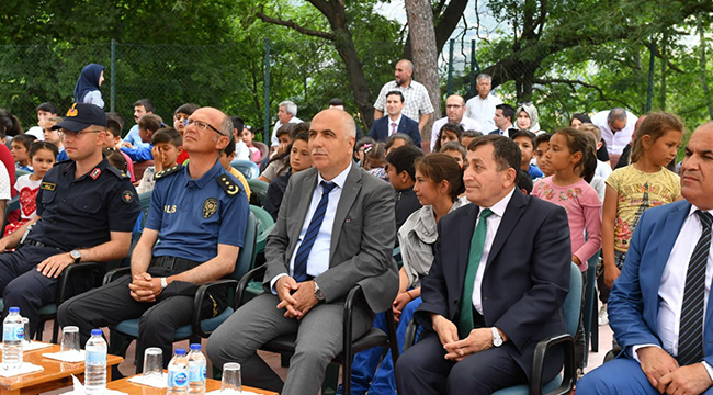 Acıpayamlı Öğrenciler Diplomalarını Vali Karahan’dan Aldı