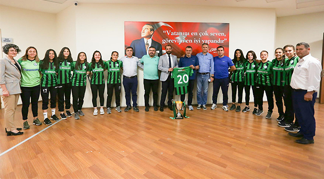 Horozkent Kadın Futbol Takımı Rektör Bağ’ı Ziyaret Etti