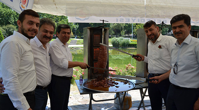 Beş Bin Kişiye Ekmek Arası Sucuk Döner