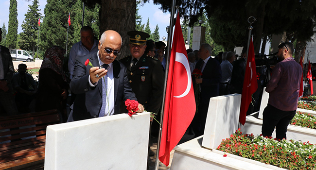 Protokol Denizli’nin Şehitlerini Unutmadı