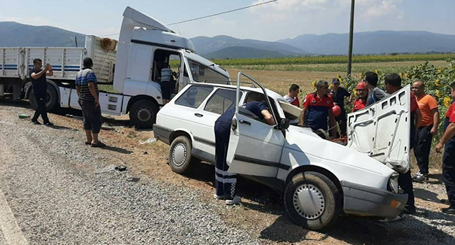 Tavas Nikfer'de Feci Kaza:2 Ölü