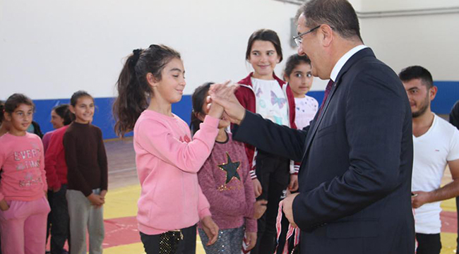 ÇİVRİL’DE KIZ GÜREŞ TAKIMI KURULDU