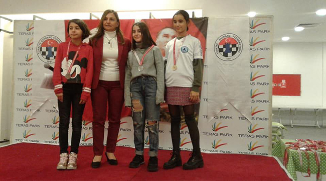 SATRANÇTA YILDIZLAR YARIŞTI