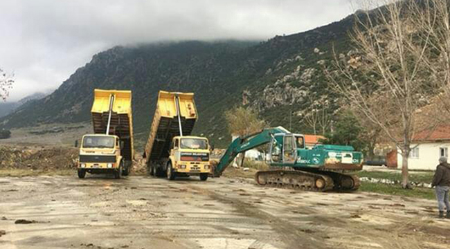 BAŞKAN ÖZTÜRK GEMİŞ’TE GÖLET TEMİZLİĞİ BAŞLATTI