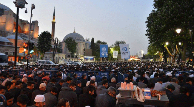 AGD’Lİ GENÇLER AYASOFYA’NIN YENİDEN CAMİ OLMASINI İSTİYOR