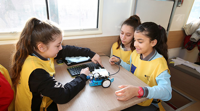 AB BİLİM KARAVANI DENİZLİ’DEN GEÇTİ