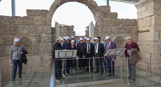 PAÜ SENATOSU LAODİKEİA'YI GEZDİ