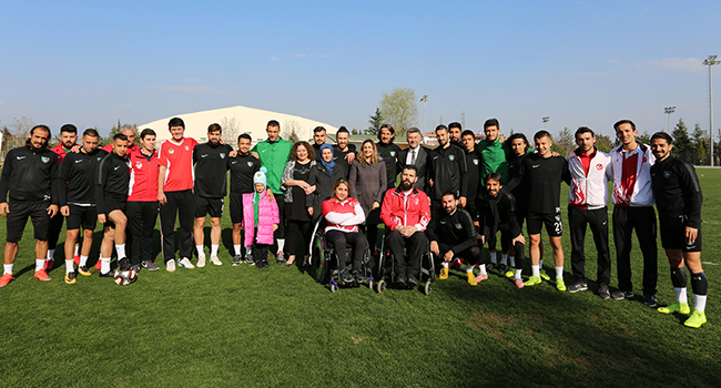 ENGELLİLER MECLİSİ’NDEN DENİZLİSPOR’A MORAL ZİYARETİ
