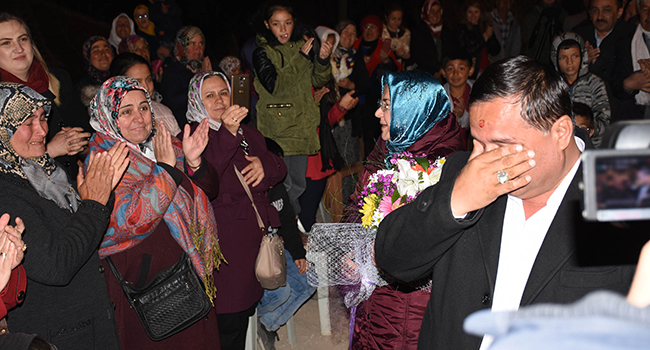 VATANDAŞLARIN İLGİSİ AKCAN’I DUYGULANDIRDI